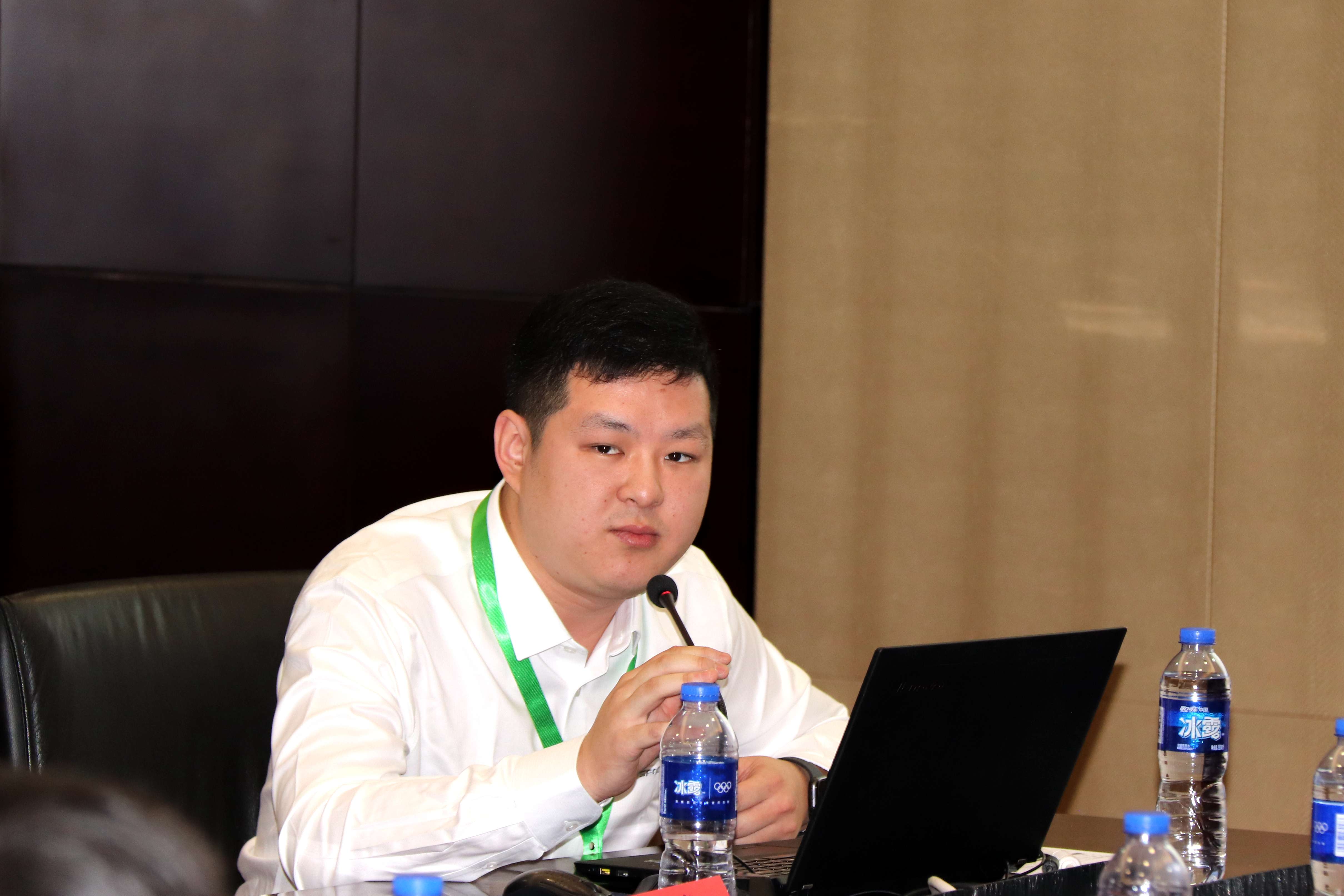 ͼƬ°üÀ¨ ÊÒÄÚ, ×À×Ó, ÄÐ×Ó, Å®ÈËÐÎòÒÑ×Ô¶¯ÌìÉú